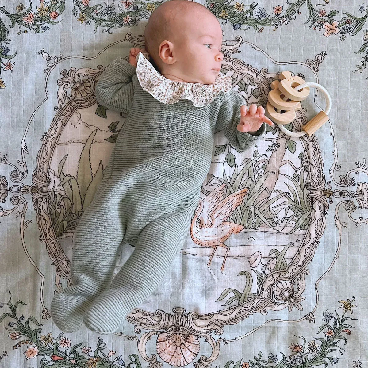 Carré Swaddle Blanket in Tapestry Olive Green