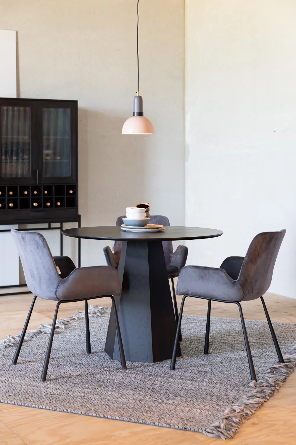 Round Black Dining Table | Zuiver Pilar